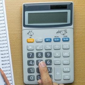Planning monthly budget or account expenses Noey smiley - stock.adobe.com