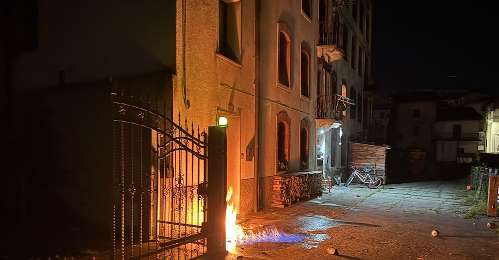 Caivano, attentato incendiario contro la casa di un cronista vicino a don Patriciello nel vicentino