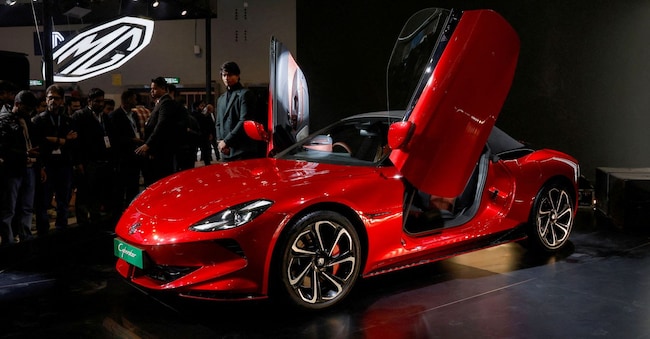 FOTO D’ARCHIVIO: JSW MG Motor India presenta la MG Cyberster, la prima auto sportiva completamente elettrica di MG, durante il salone dell’auto di cinque giorni tenutosi a Nuova Delhi, in India, il 17 gennaio 2025. REUTERS/Priyanshu Singh/Foto d’archivio REUTERS