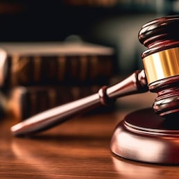 GIUSTIZIA MARTELLO DEL GIUDICE DECISIONE GIUDIZIO VERDETTO SENTENZA SENTENZE MARTELLETTO IMAGOECONOMICA