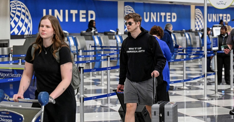 Volo United Airlines da Newark a Palma di Maiorca deviato per speaker bluetooth denominato “Bomb”