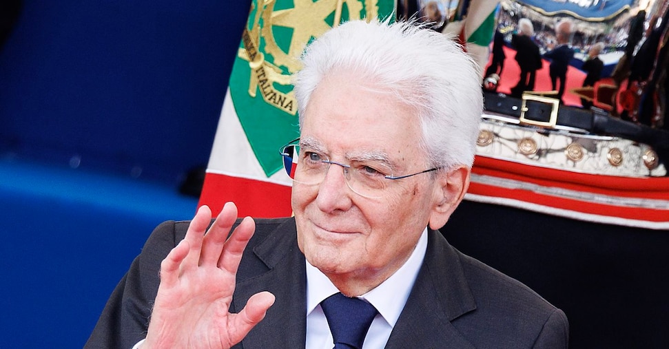 Mattarella: «I giovani sentono di più il distacco dalla vita delle istituzioni» Mattarella: «I giovani sentono di più il distacco dalla vita delle istituzioni»
