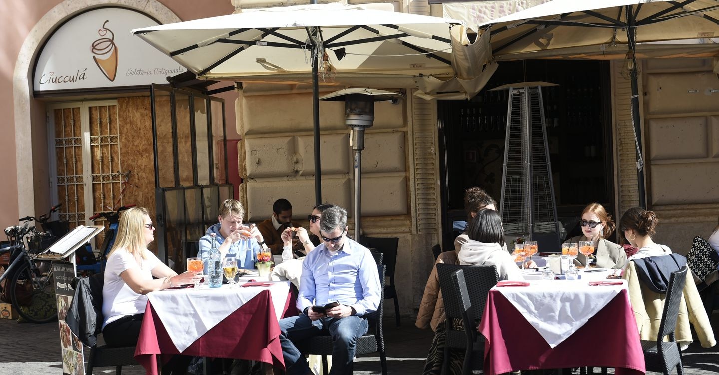 Via libera con maggioranza semplice all’affitto del marciapiede al ristorante Via libera con maggioranza semplice all’affitto del marciapiede al ristorante
