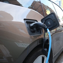 COLONNINE PER LA RICARICA DELLE AUTO ELETTRICHE, COLONNINA, RICARICHE, STAZIONI, AUTOMOBLIE ELETTRICA IMAGOECONOMICA