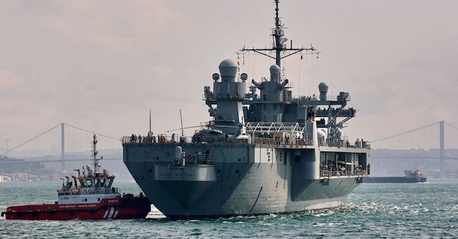  La USS Mount Whitney (LCC-20), nave ammiraglia della Sesta Flotta della Marina degli Stati Uniti. REUTERS/Yoruk Isik/Foto d'archivio REUTERS