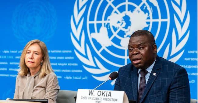Celeste Saulo (a sinistra), Segretaria Generale dell'Organizzazione Meteorologica Mondiale (OMM), seduta accanto a Wilfren Okia (a destra), responsabile delle previsioni climatiche presso l'OMM, illustra ai media il fenomeno meteorologico El Niño durante una conferenza stampa presso la sede europea delle Nazioni Unite a Ginevra, in Svizzera, il 2 giugno 2026. EPA/SALVATORE DI NOLFI EPA