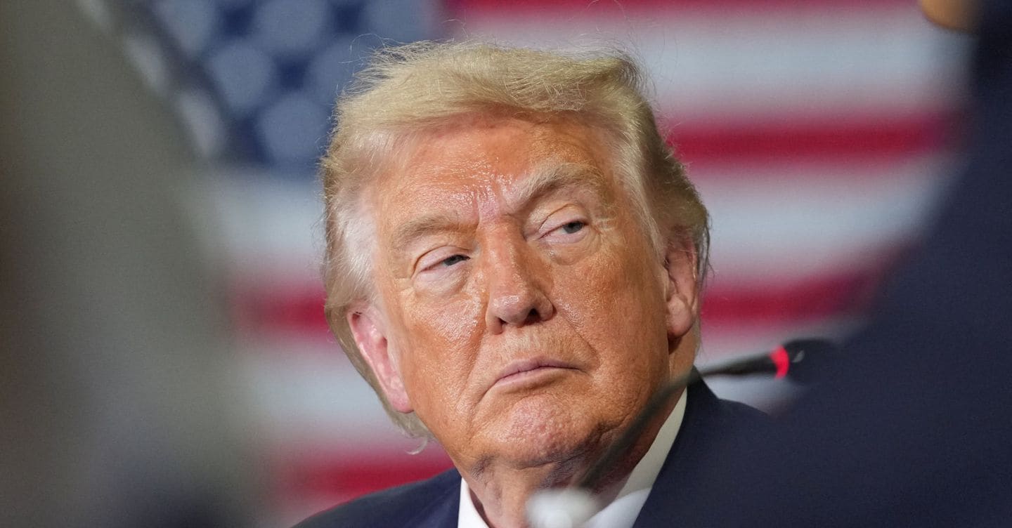 Trump si addormenta di nuovo nello Studio Ovale. Il video è virale