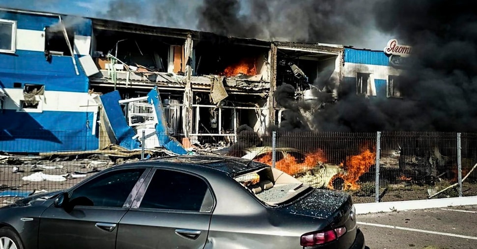 Guerra, ultime notizie. Media filo-ucraini: «Colpito un deposito petrolifero in Crimea»