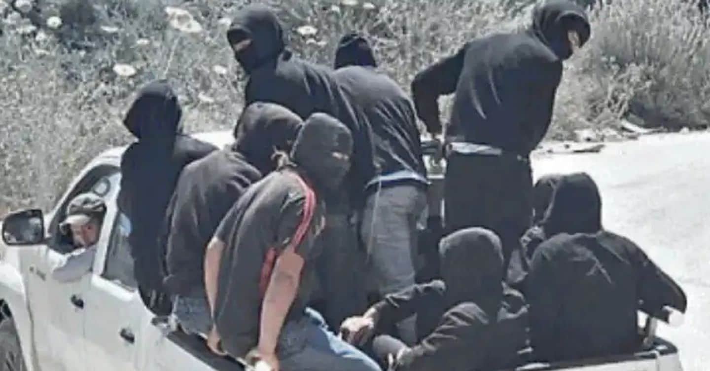 https://i2.res.24o.it/images2010/S24/Documenti/2026/06/08/Immagini/Ritagli/coloni-israeliani-mascherati-entrano-nel-villaggio-palestinese-di-huwara-in-cisg-2271072_800_q50-U81086677235LWT-1440x752@IlSole24Ore-Web.jpg