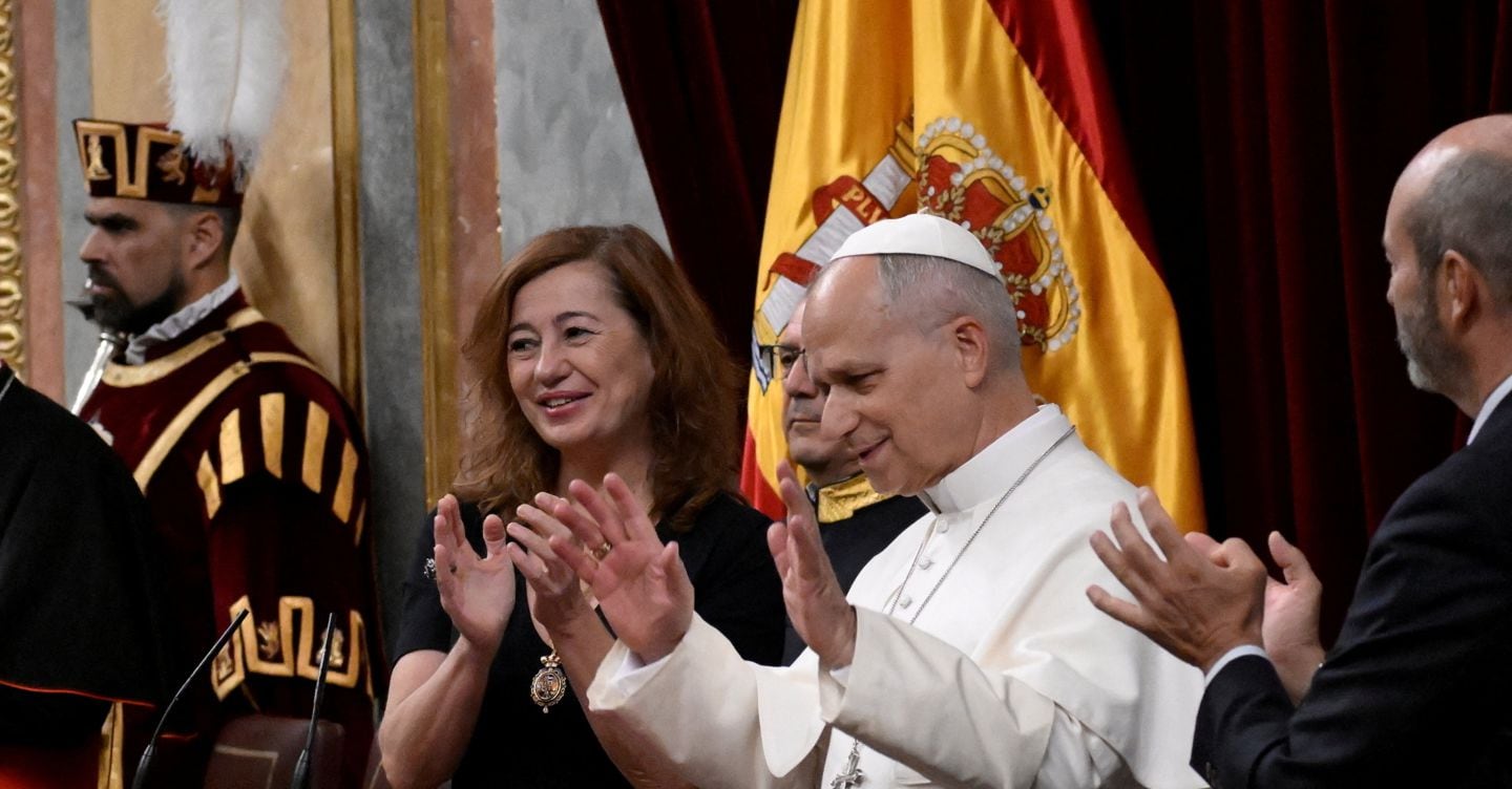 Vaticano, il Papa alle Cortes: «Le armi non costru