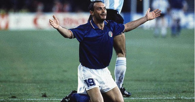 Totò Schillaci: con i suoi occhi sgranati è il volto simbolo di Italia ’90, ultimo Mondiale di calcio organizzato dall’Italia (ANSA)