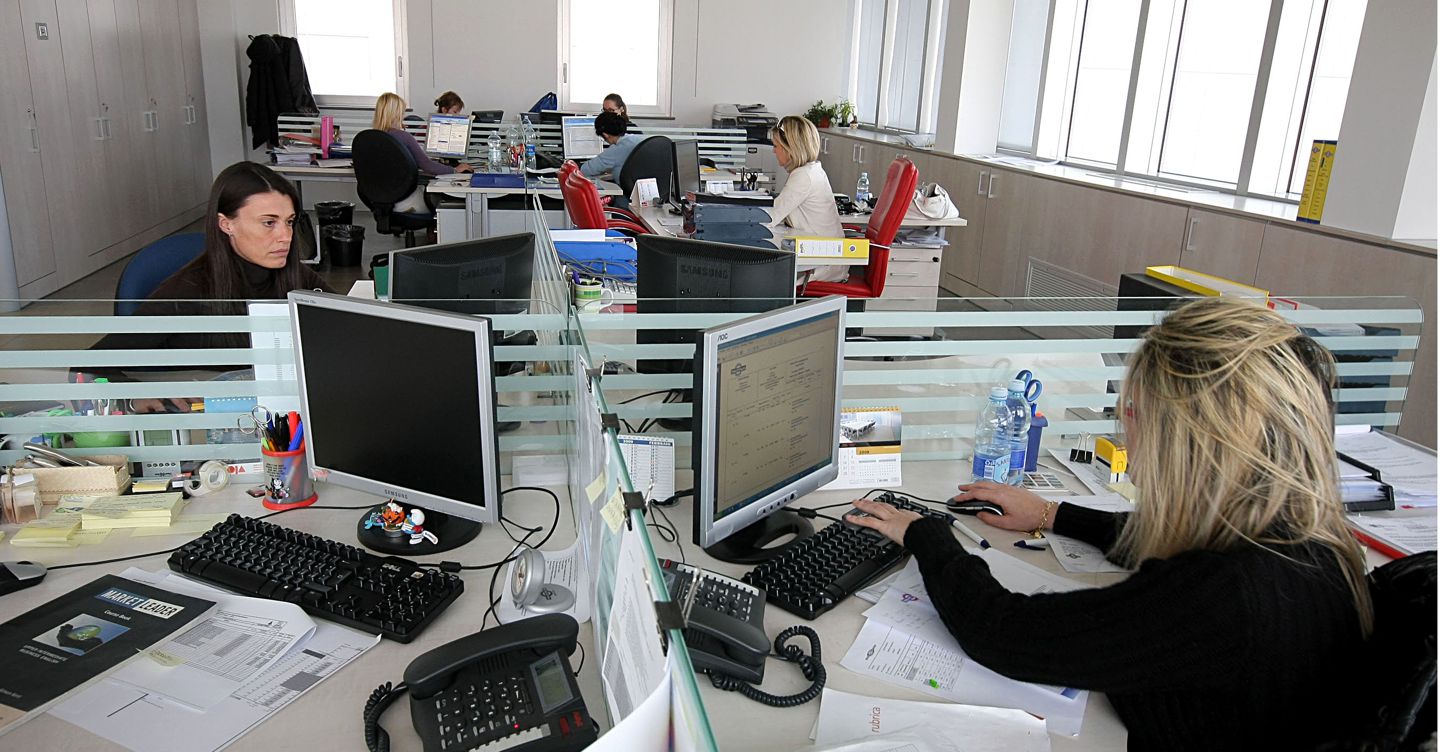 VALVITALIA UFFICI IMPIEGATE IMPIEGATI INDUSTRIA METALMECCANICA UFFICIO Capra Imagoeconomica