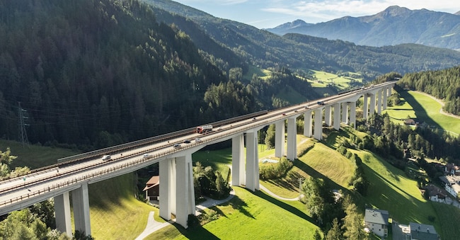 Infrastruttura strategica. Il viadotto del Colle Isarco, lungo l’autostrada A22 Modena-Brennero. L’arteria collega l’Italia al cuore dell’Europa ed è parte del corridoio Scandinavo-Mediterraneo