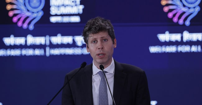 Il CEO di OpenAI, Sam Altman, partecipa a una sessione dell'AI Impact Summit 2026 al Bharat Mandapam di Nuova Delhi, in India, il 19 febbraio 2026. L'India ospita l'AI Impact Summit 2026 dal 16 al 20 febbraio 2026 a Nuova Delhi. EPA/RAJAT GUPTA EPA