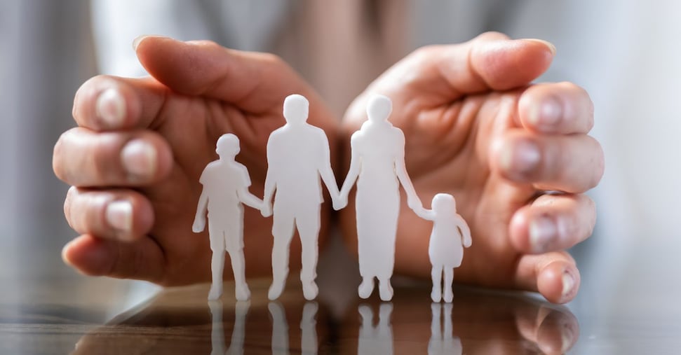 Welfare, famiglie sempre più sole: il 56% ha ridotto o sospeso il lavoro per assistere genitori e figli Welfare, famiglie sempre più sole: il 56% ha ridotto o sospeso il lavoro per assistere genitori e figli