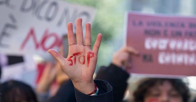 ANSA/Fabrizio Zani / Pasquale Bove Giornata internazionale contro la violenza sulle donne uomini dimostrazione donne ANSA