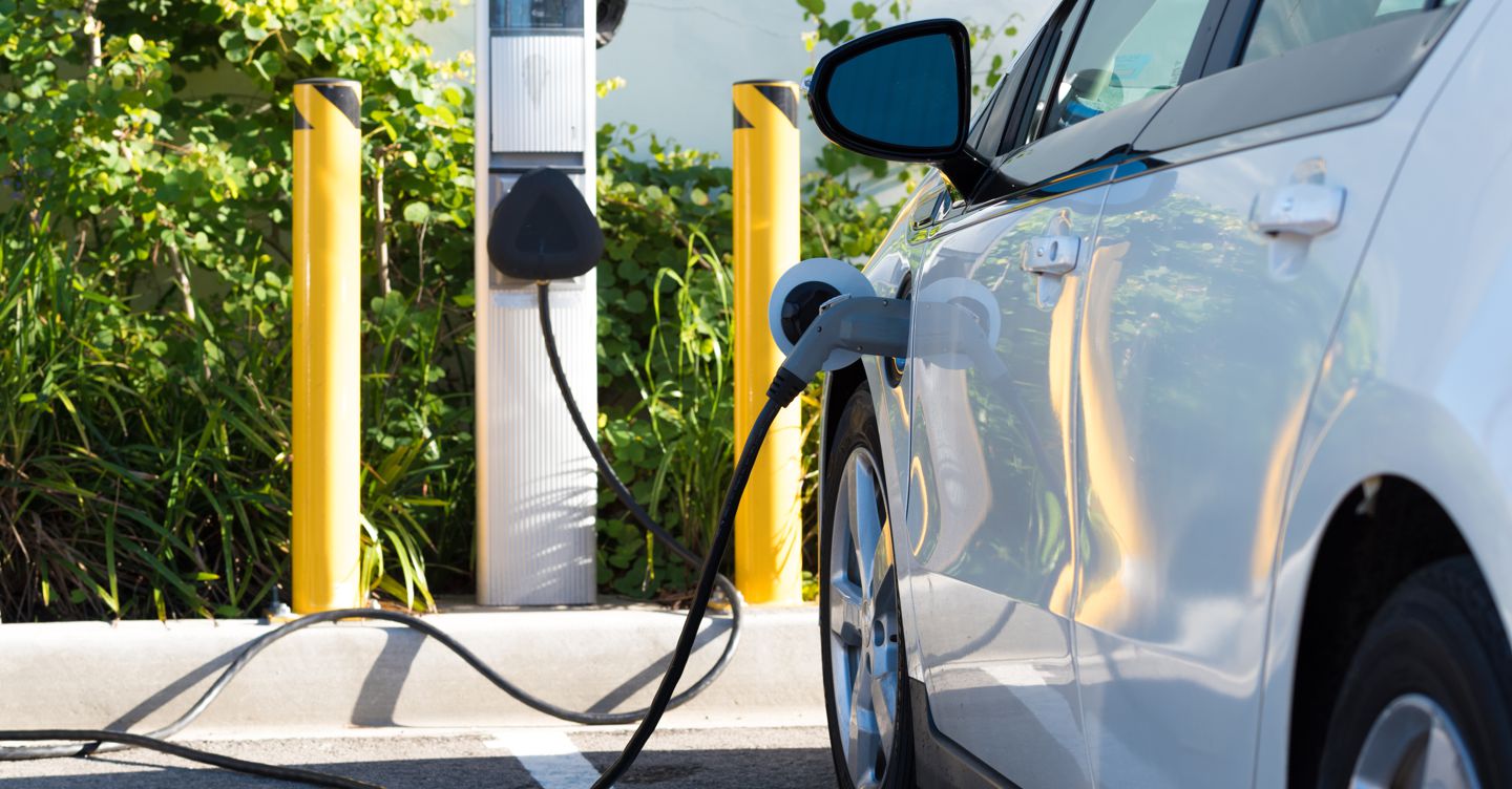 Unem: auto a benzina e gasolio più convenienti di 