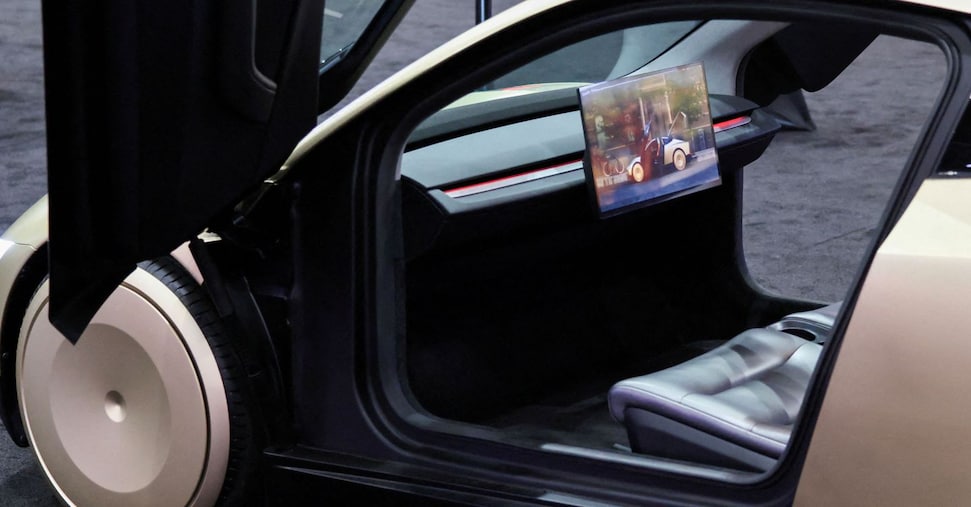 Il Belgio autorizza il sistema di guida assistita autonoma di Tesla