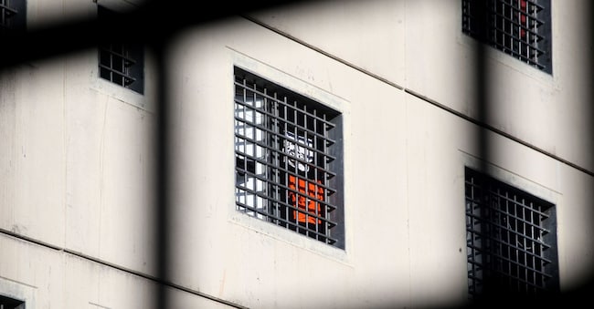Via libera del Senato a un disegno di legge di iniziativa governativa contenente disposizioni in materia di detenzione domiciliare dei detenuti tossicodipendenti o alcoldipendenti che aderiscono a un programma di recupero IMAGOECONOMICA