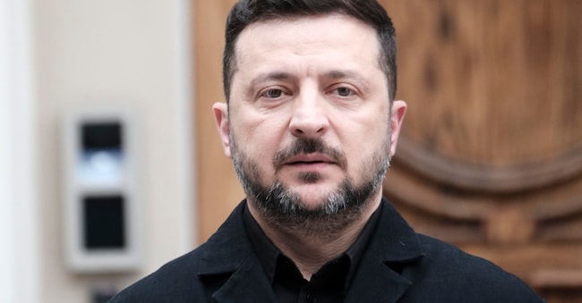 Il presidente dell'Ucraina Volodymyr Zelensky posa per una foto di gruppo durante un incontro dei primi ministri degli otto paesi nordici e baltici (NB8) a Tallinn, in Estonia, il 9 giugno 2026. L'NB8 riunisce i cinque paesi nordici e i tre Stati baltici per discutere delle attuali questioni regionali e internazionali in un contesto informale.  EPA/VALDA KALNINA EPA