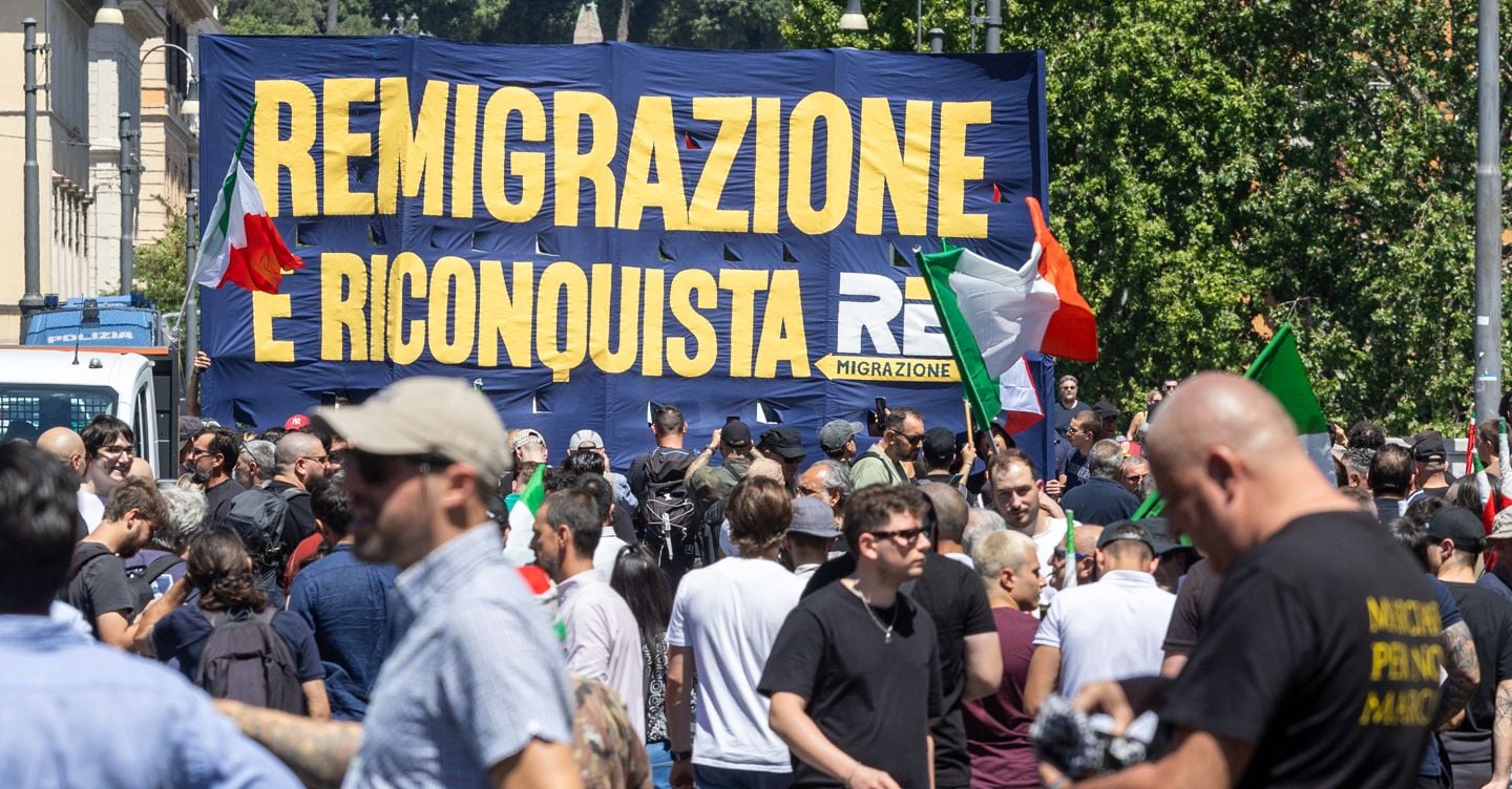 Roma, corteo “Remigrazione e Riconquista”. Tensione e contro-manifestazione antifascista al Verano