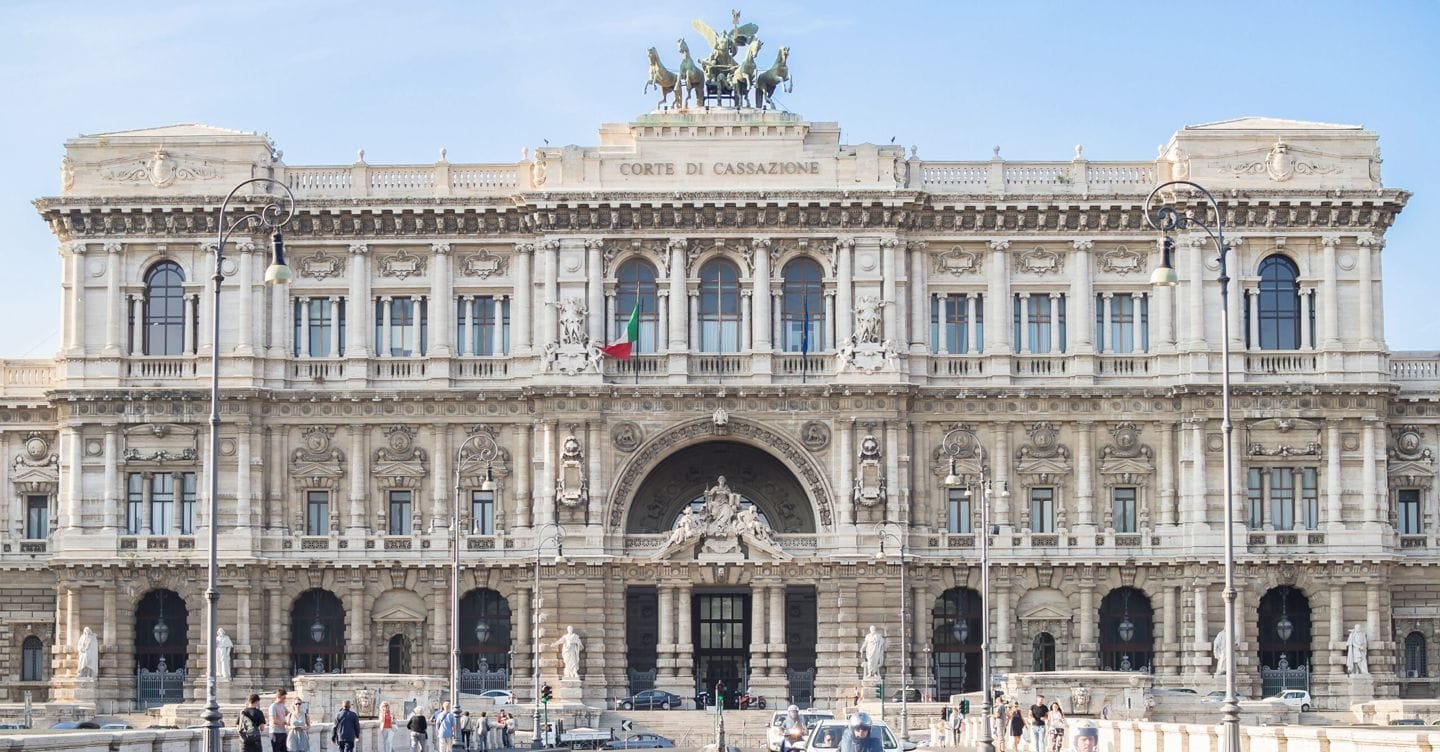 https://i2.res.24o.it/images2010/S24/Documenti/2026/06/14/Immagini/Ritagli/Palazzo_di_Giustizia_a_ponte_Umberto_I-1-scaled-U25440388174Xur-1440x752@IlSole24Ore-Web.jpg