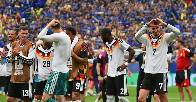 I giocatori della Germania dopo la partita con Cu.  EPA/SAM WASSON EPA
