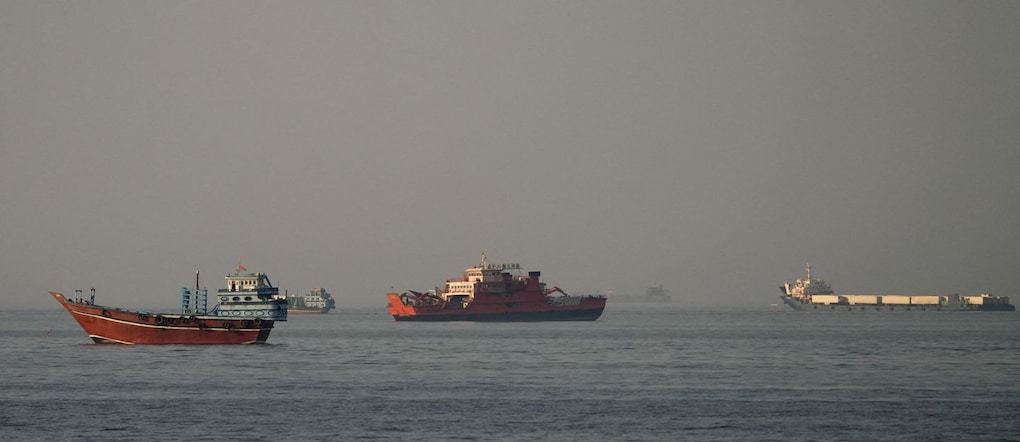 Imbarcazioni nello stretto di Hormuz REUTERS