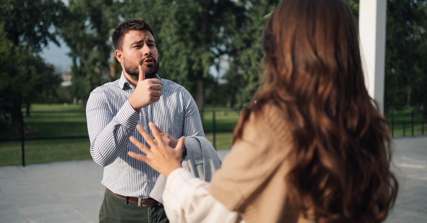 Eccessivo il licenziamento della dipendente che sputa in faccia al collega