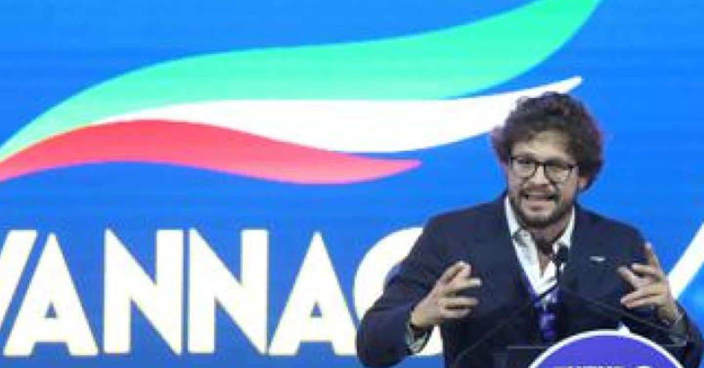 Cattolico tradizionalista, no vax ed euroscettico: chi è Lorenzo Gasperini, l’ideologo di Vannacci