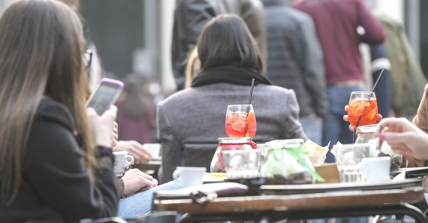 Movida, sindaci in campo per far rispettare il divieto di alcol ai minori