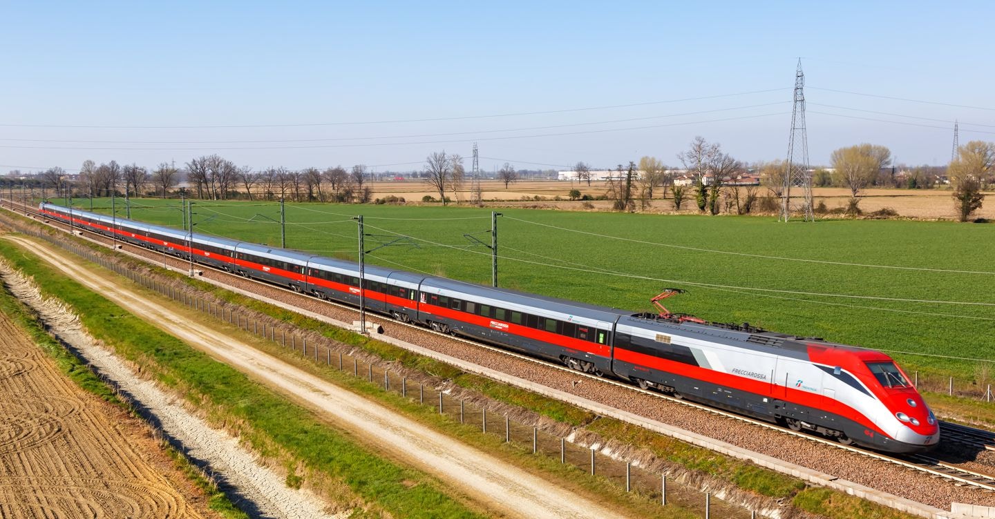 Sospesa la linea Av Milano-Bologna. Due treni fermi e ritardi oltre le due ore