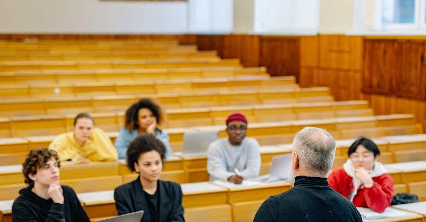 https://i2.res.24o.it/images2010/S24/Documenti/2026/06/19/Immagini/Ritagli/universitari-U66445478373IiK-1440x752@IlSole24Ore-Web.jpg