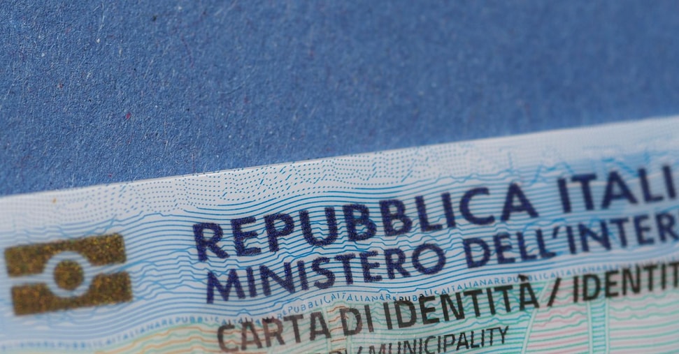 Carta d’identità elettronica e cartacea, cosa bisogna sapere prima di partire per le vacanze Carta d’identità elettronica e cartacea, cosa bisogna sapere prima di partire per le vacanze
