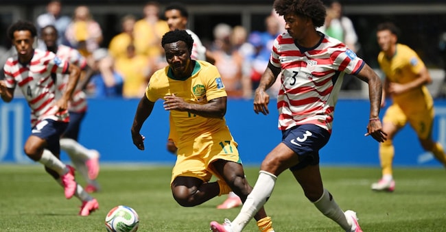 Calcio - Coppa del Mondo FIFA 2026 - Gruppo D - Stati Uniti contro Australia - Seattle Stadium, Seattle, Washington, Stati Uniti - 19 giugno 2026 Chris Richards degli Stati Uniti in azione contro l'australiano Nestory Irankunda  IIMAGN IMAGES via Reuters/Troy Wayrynen