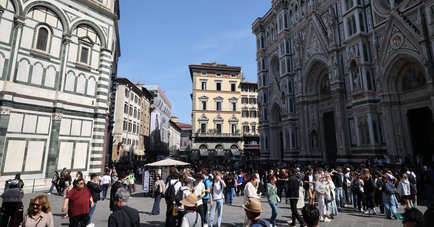 L’estate pazza dei prezzi: ad agosto fino a 300mila euro per una settimana a Firenze e 238mila euro per una tenda in Salento