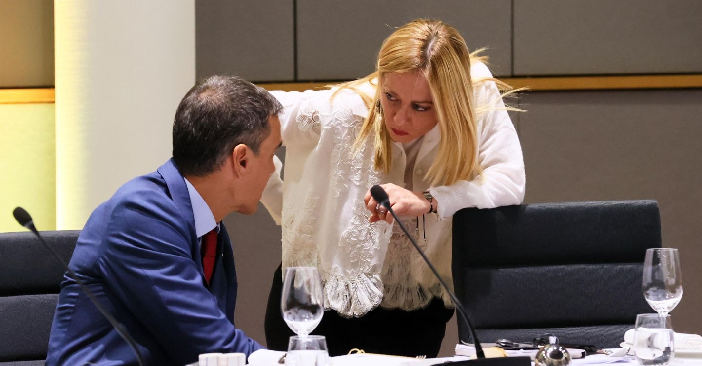 Migranti, lite tra Meloni e Sánchez. L’Italia propone hub europei in Paesi terzi