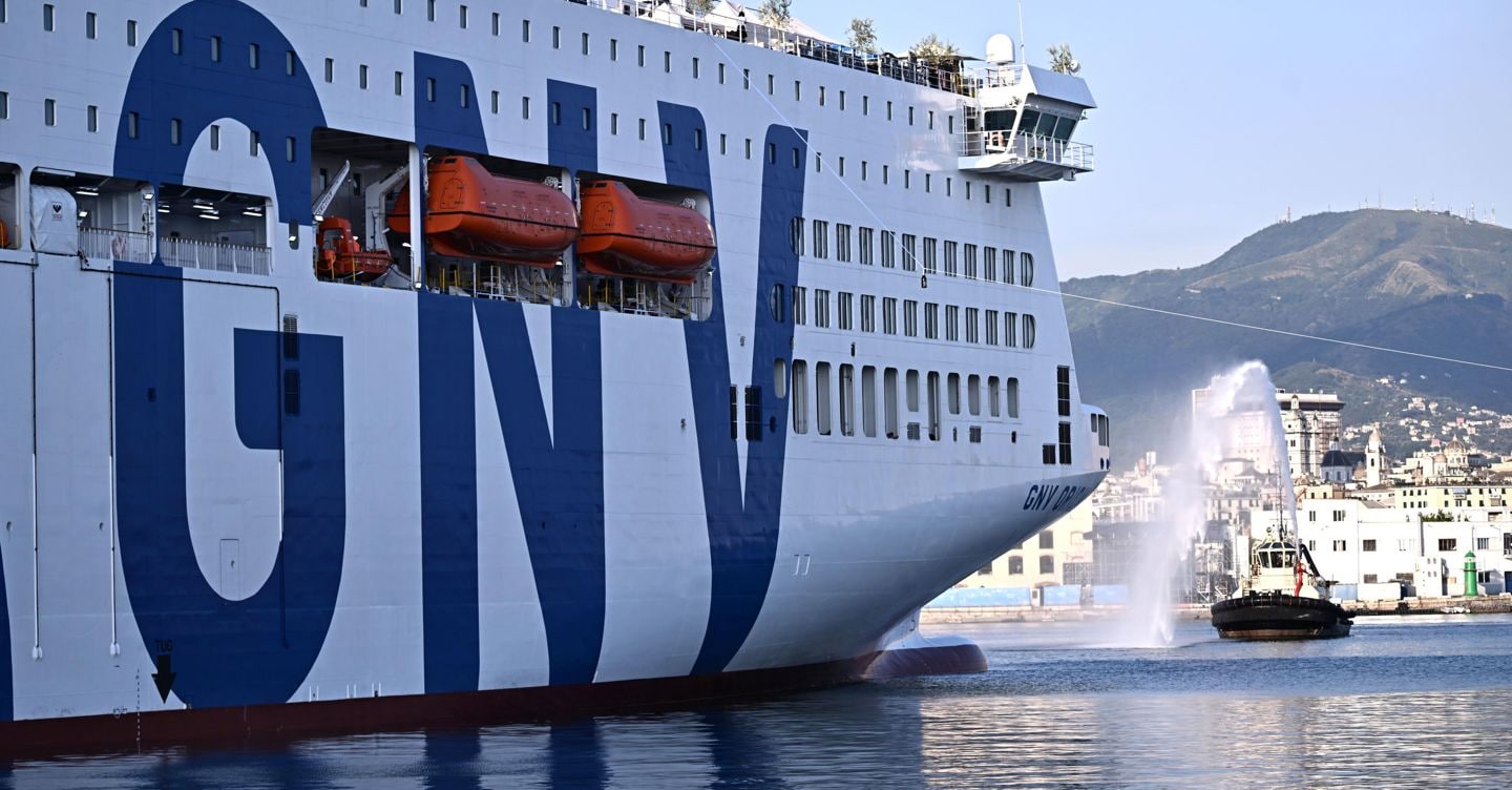 Incendio sulla Gnv Azzurra: nave ferma al largo della Corsica