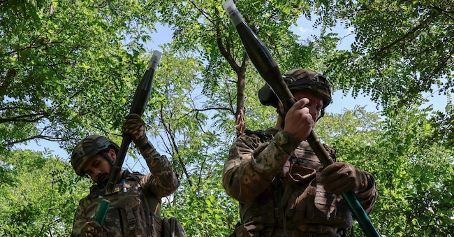 Una foto fornita dall’ufficio stampa della 65ª Brigata Meccanizzata Distinta delle Forze Armate ucraine mostra i militari della 65ª Brigata Meccanizzata Distinta mentre partecipano all’addestramento prima della partenza verso una postazione in prima linea nella regione di Zaporizhzhia, in Ucraina, nel contesto dell’invasione russa in corso. Le truppe russe sono entrate nel territorio ucraino il 24 febbraio 2022, dando inizio a un conflitto che ha provocato distruzione e una crisi umanitaria. EPA/Ufficio stampa della 65ª Brigata Meccanizzata FOTO FORNITA FOTO FORNITA FOTO FORNITA SOLO PER USO EDITORIALE/NON DESTINATA ALLA VENDITA EPA