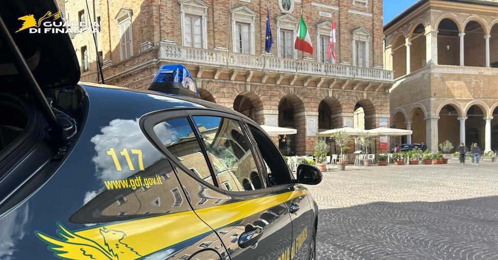 Fisco, la GdF scopre a Imola sei milioni nascosti nei paradisi all’estero Fisco, la GdF scopre a Imola sei milioni nascosti nei paradisi all’estero