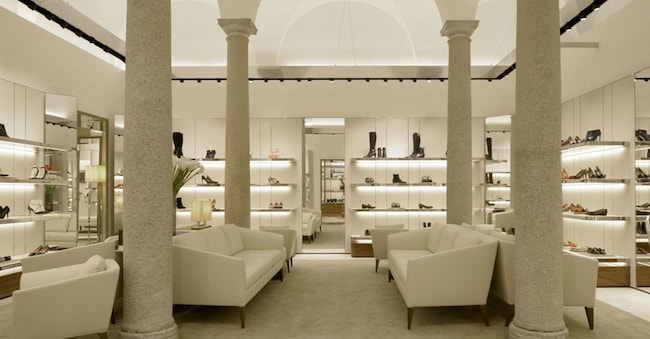 La boutique di Salvatore Ferragamo in via Montenapoleone, Milano ANSA