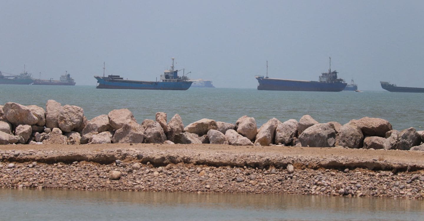Guerra, ultime notizie. L’Onu avvia evacuazione di oltre 11mila marittimi bloccati nel Golfo di Hormuz