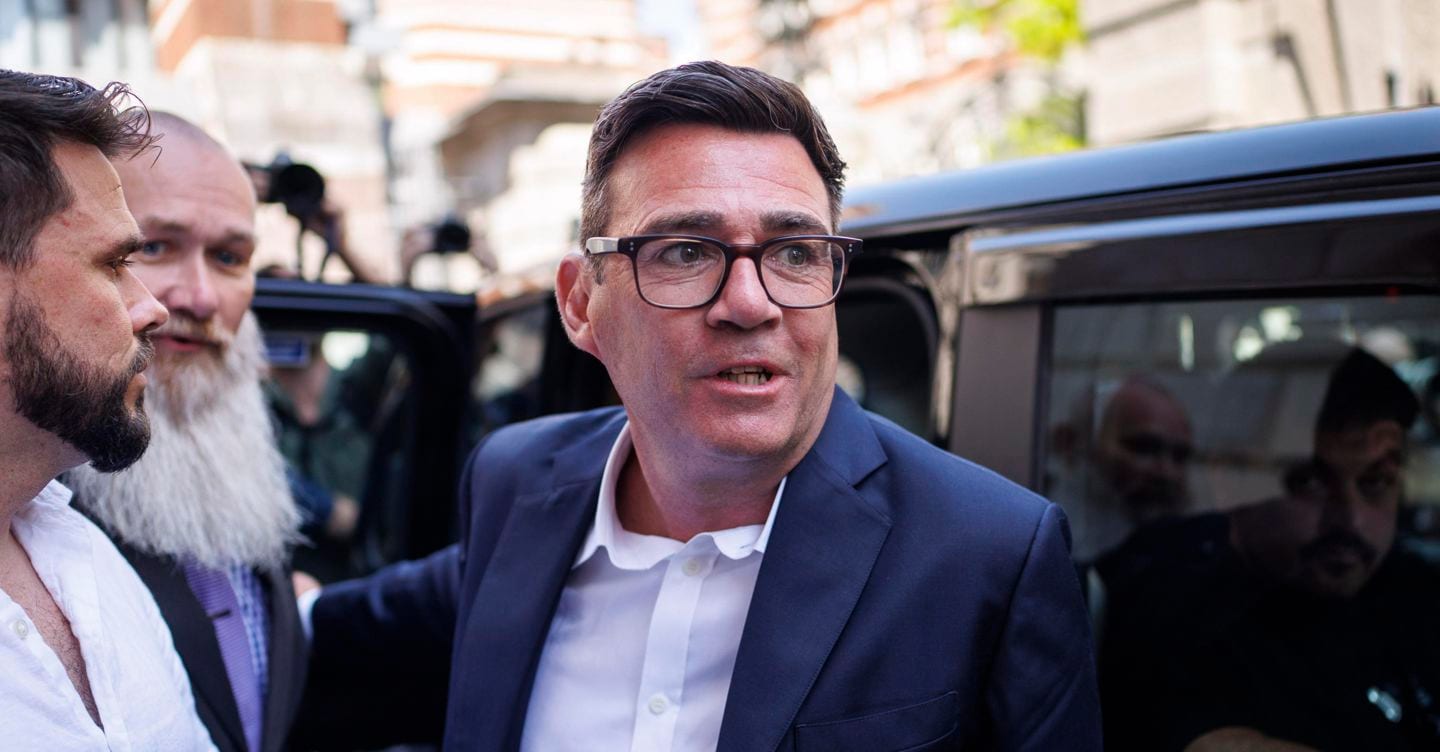 Andy Burnham verso Downing Street: la successione a Starmer e le sfide per il nuovo premier laburista