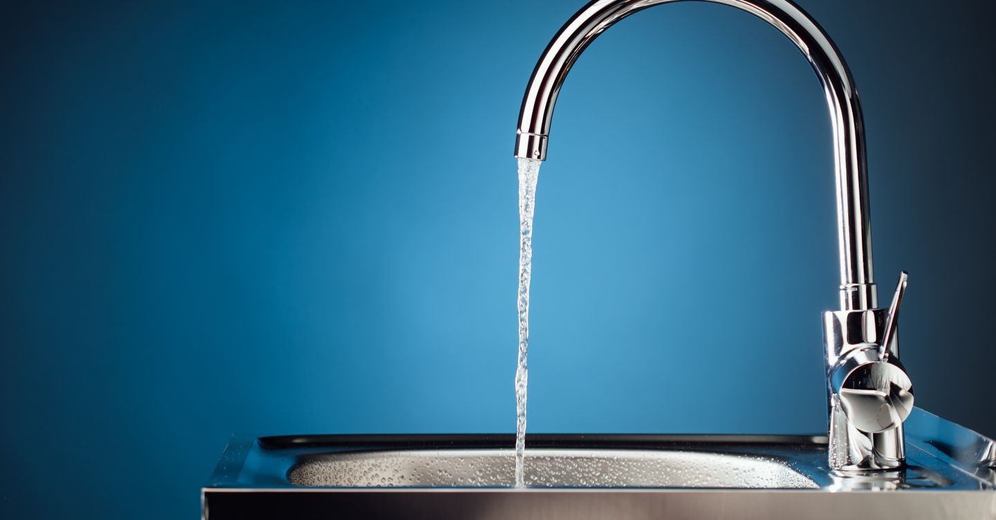 L’acqua del rubinetto cresce: la consuma abitualmente un italiano su due