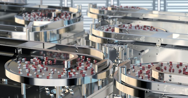 Stabilimento dell'industria farmaceutica. Compresse sul nastro trasportatore Mike Mareen - stock.adobe.com