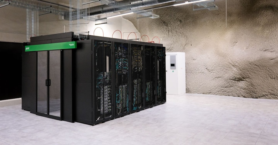 Intacture, inaugurato il data center sotto la montagna Intacture, inaugurato il data center sotto la montagna