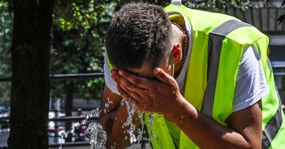 Allarme caldo, centinaia di ricoverati: torna divieto di lavoro nelle ore torride e possibile cigs