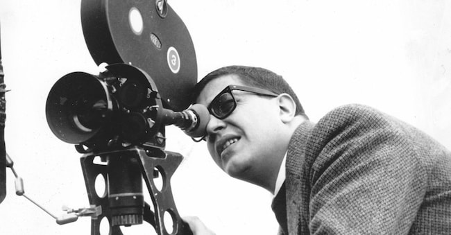 Regista, sceneggiatore, disegnatore. Sul set di «Se permettete parliamo  di donne», 1964.