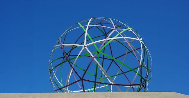 “Quelque Chose Généralisée” (2017), scultura diJean-Luc Moulène.