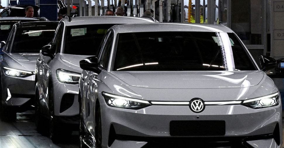 Vw, il Ceo Blume prevede di tagliare fino a 100.000 posti di lavoro nei prossimi anni